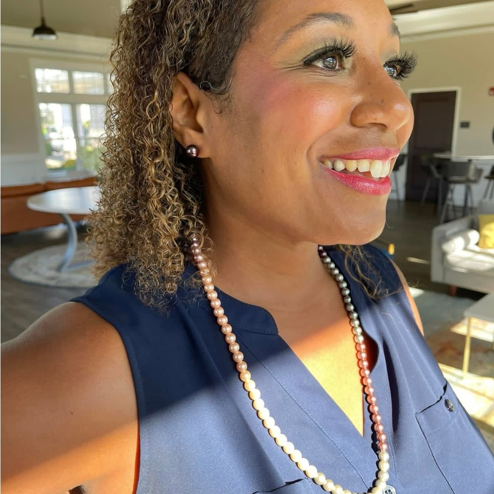 Graduated Multi-Tone Pearl Necklace in Gold and Brown - Picture 2 of 2